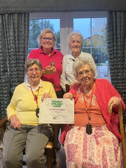 Moat House Residents Presented with Ready Steady Cook Award